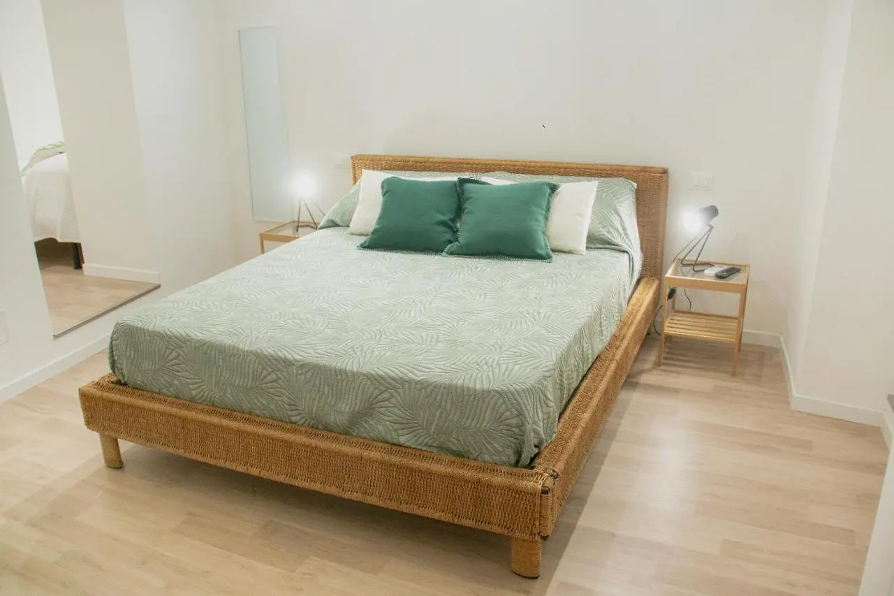 Vicolo Del Salto Bed and Breakfast Palermo 0*,  Italien